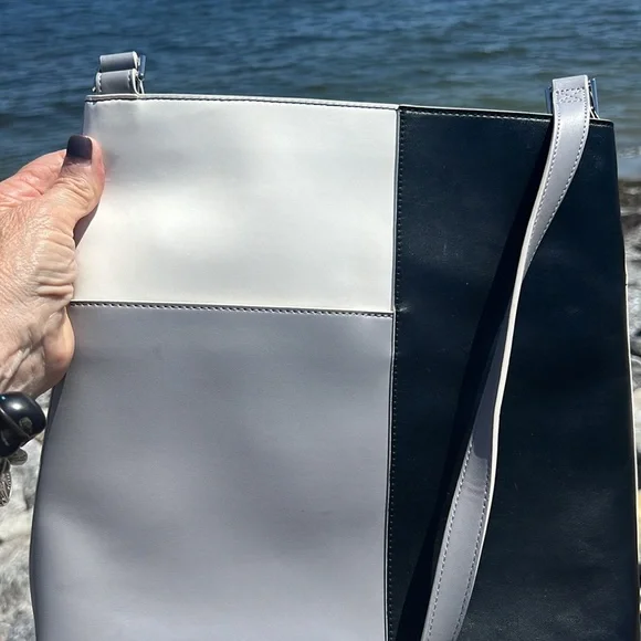 Vera Bradley leather  Crossbody - Picture 4 of 8